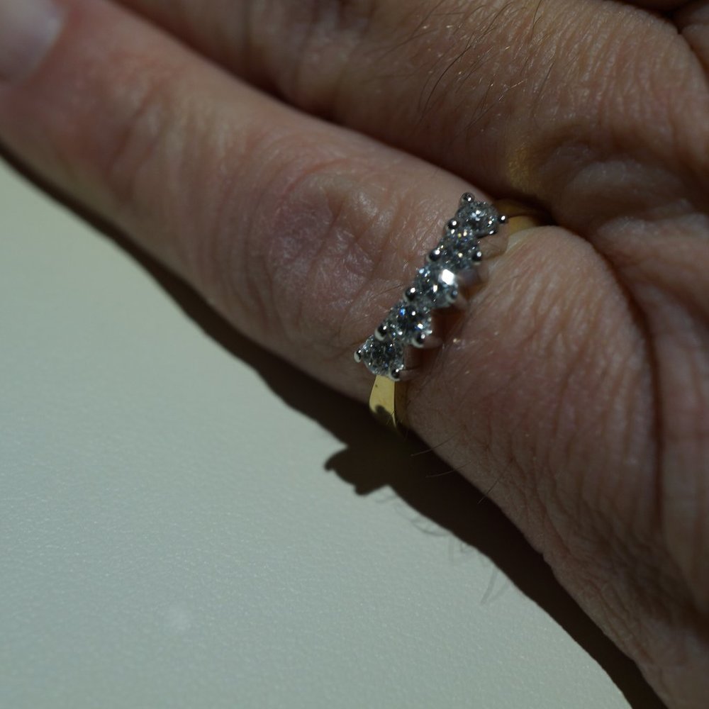 14KTT Gold 5 stone diamond ring - Picture 5 of 6